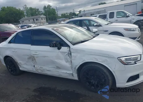 2018 Audi A3 2.0T Premium/2.0T Tech Premium z USA, uszkodzony, nr VIN WAUB8GFF4J1071801